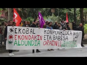 26/04/14 Erraustegiko langileen protesta Gipuzkoako Foru Aldundiaren egoitza atarian edukiaren irudi txikia