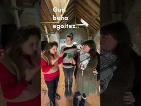 Hor hor taldeak lehen diska grabatzen dü. 10. Erreportajea (teaser) edukiaren irudi txikia