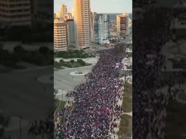 Habanan mobilizazio jendetsu batek omendu ditu Maduro defendatzen hildako 32 militar kubatarrak bideoaren irudi txikia