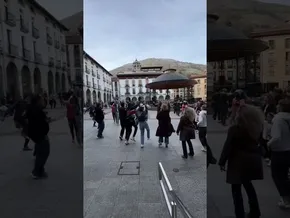 Urolako Trena Maratoia. Skapaie elektrotxarangarekin dantzan. bideoaren irudi txikia