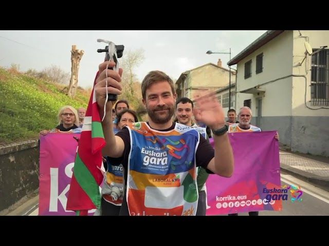 Korrika-makila bideoaren irudi txikia