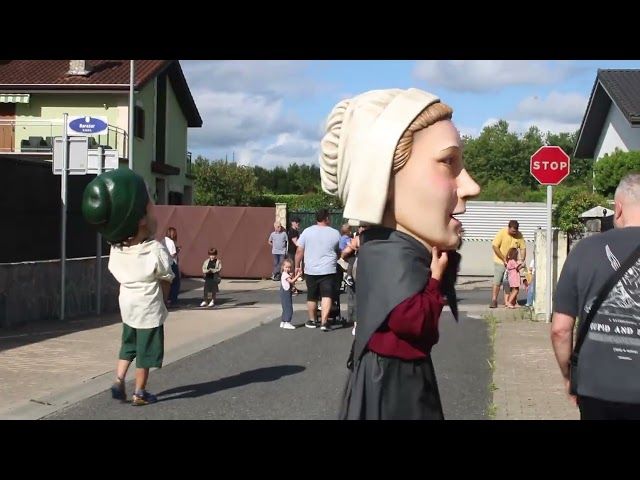 25/07/29 Zubietako jaiak: Lauburu konpartsaren kalejira bideoaren irudi txikia