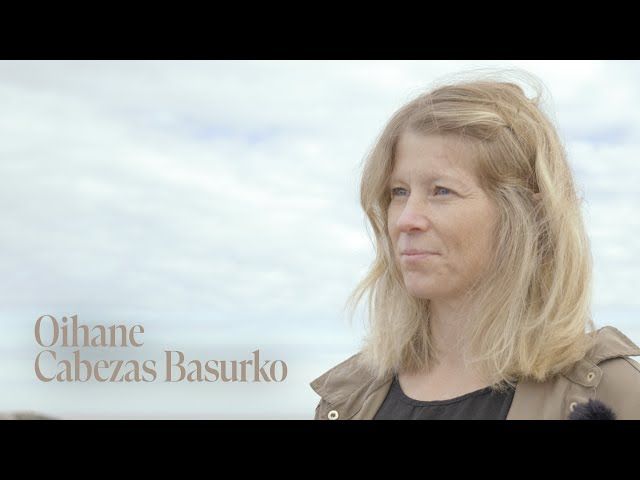 Oihane Cabezas Basurko: «Itsasoa hustuko bagenu, plastikoz kutsatutako larreak ikusiko genituzke» bideoaren irudi txikia