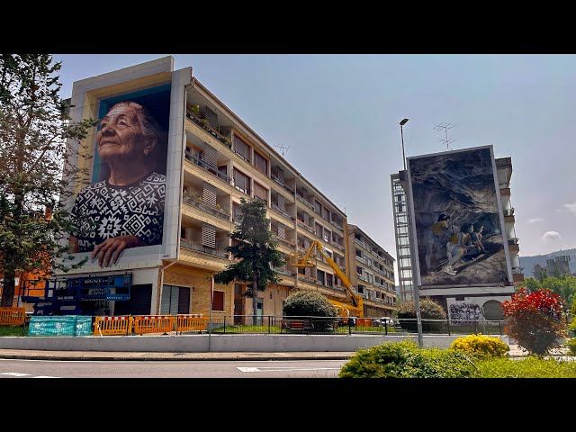 Mural handi bik koloreztatuten dabe Lemoako sarrerea bideoaren irudi txikia