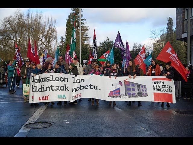 Hezkuntza publikoko bigarren greba egunean jarraipen zabala izan da Gasteizen bideoaren irudi txikia
