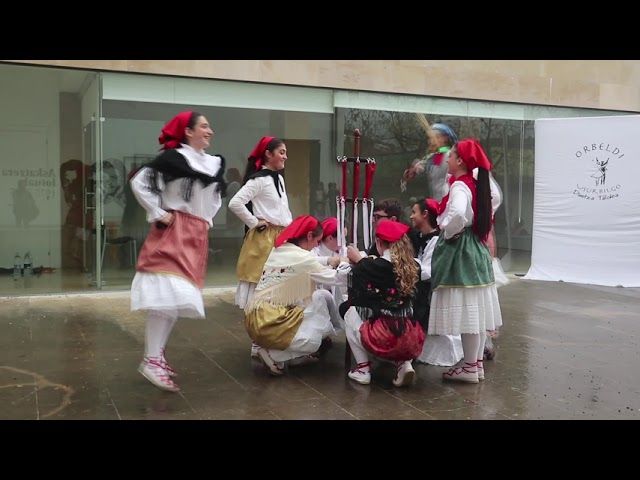 25/01/11 Udazkeneko Dantzari eta Trikiti Topafesta: dantzarien topaketako emanaldia bideoaren irudi txikia