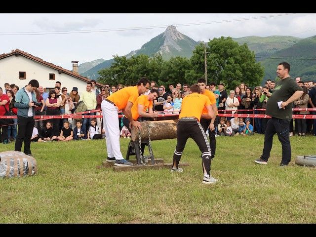 Herri-kirol festa handia Lazkaomendin bideoaren irudi txikia