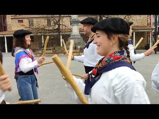 Lurra dantza taldearen herri inauteria bideoaren irudi txikia
