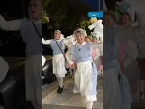 🎉 Kuadrillek auzoan zabaldu dute Porrontxoen hasiera bideoaren irudi txikia