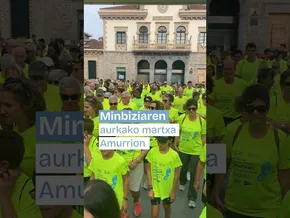 Minbiziaren Kontrako Ibilaldiak jendetza bildu du berriz Amurrion bideoaren irudi txikia