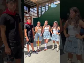 Kuadrillen eguna berreskuratu dute Okondon, eta frontoia bete dute bazkalorduan edukiaren irudi txikia