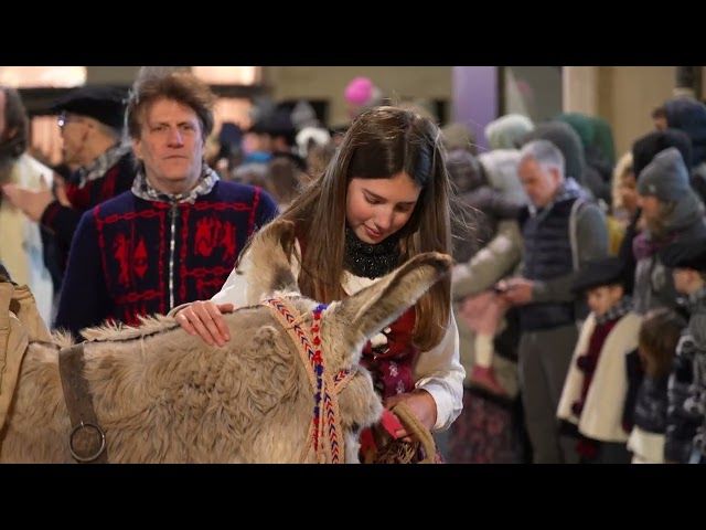 OLENTZERO ETA MARI DOMINGI 2025 IRUÑA bideoaren irudi txikia