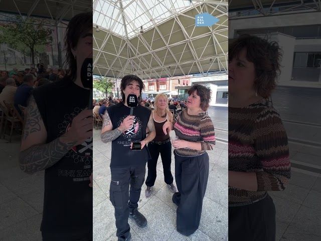 Ehunka lagun bildu ditu Punkzaharrak Egunak Laudioko kaleetan bideoaren irudi txikia