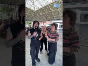 Ehunka lagun bildu ditu Punkzaharrak Egunak Laudioko kaleetan bideoaren irudi txikia