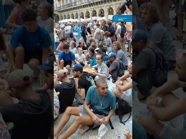 Ehunka pertsona batu dira Kaleko Afari Solidarioen alde bideoaren irudi txikia