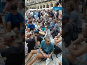 Ehunka pertsona batu dira Kaleko Afari Solidarioen alde bideoaren irudi txikia