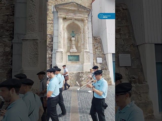 Aita Mariren omenaldia egin dute kaian, urtero legez bideoaren irudi txikia