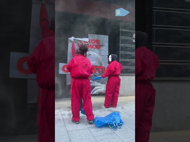 Itxialdia abiatu dute Maderas de Llodioko langileek Laudioko Udaletxean bideoaren irudi txikia