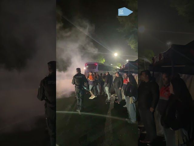 Txalo artean egin diote ongi etorria Tubos Reunidoseko zuzendaritzak jarritako autobusari bideoaren irudi txikia