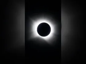 Eguzki eklipsea edukiaren irudi txikia