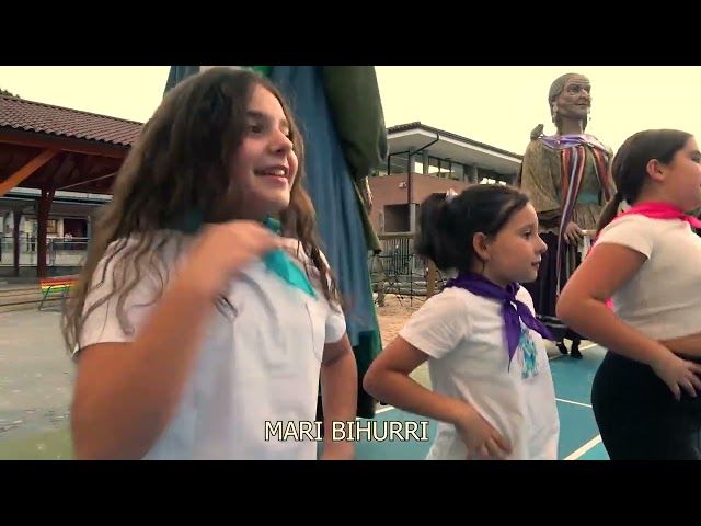 MARI DOMINGI, MARI BIHURRI. Gora musika! & Korrontzi & Bixente bideoaren irudi txikia