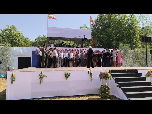 27/28 Ürrats kolektiboak  kantorea Ürrats Kolektiboak pastorala 2025 Barkoxe bideoaren irudi txikia