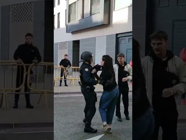 Adingabeak dituen familia bat etxegabetu dute Burlatan bideoaren irudi txikia