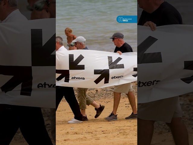 Politika | Hondartzetako mobilizazioa egin dute Sarek eta Etxeratek Ondarretan bideoaren irudi txikia