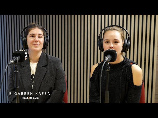 Saharari Kantari kontzertuari buruz Bigarren Kafean. bideoaren irudi txikia