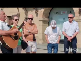 Josu Mujika biktima aitortzen duen agiria.familiari.emateko ekitaldia edukiaren irudi txikia