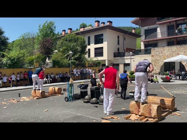 Herri kirol saioa egin dute Mutiloan. bideoaren irudi txikia