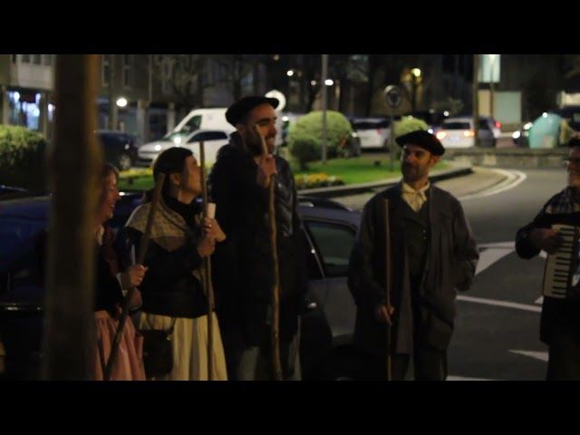 26/02/04 Agate Deunaren bezpera: Usurbilgo Euskal Kantu Taldearen kalejira bideoaren irudi txikia