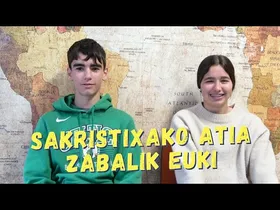 Oñatiko esamoldiak: Sakristixako atia zabalik euki edukiaren irudi txikia