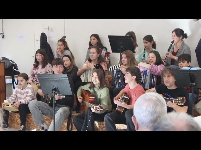 25/12/11 Belaunaldiarteko topaketa: gabonetako emanaldia bideoaren irudi txikia