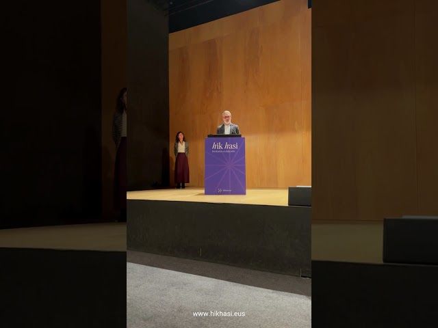 HHko jardunaldian aurkezpenak egin dituzte Teresa Neira eta Alvaro Beñaran adituek. bideoaren irudi txikia