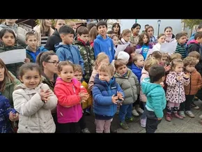 Euskararen Eguna ospatzeko kantu jira egin dute Zalbidian. bideoaren irudi txikia