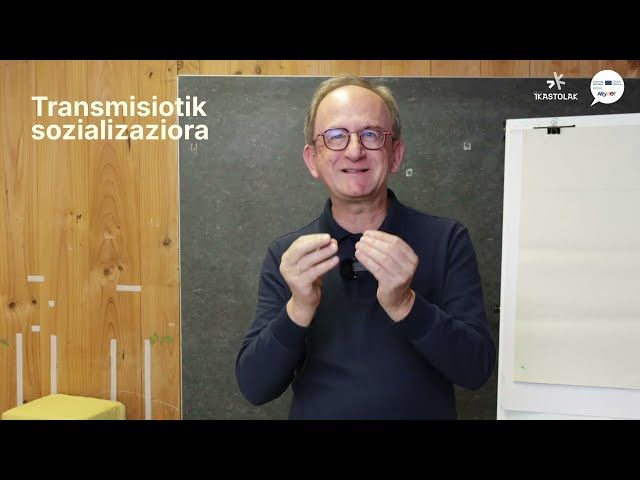 Gurasoak haurren euskalduntze prozesuan motore - Kike Amonarriz bideoaren irudi txikia