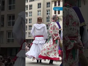 🎉 Aste Nagusia | Agur erraldoia egin diete erraldoi eta buruhandiei bideoaren irudi txikia