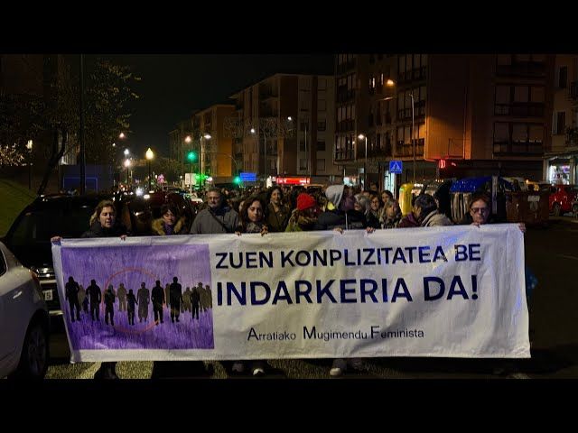 2003tik gizonek eraildako 131 andrak omendu dauz Arratiako Mugimendu Feministak zemendiaren 25ean bideoaren irudi txikia
