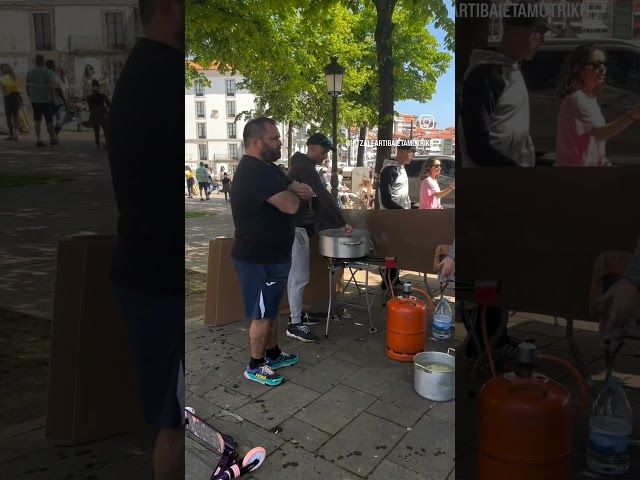 [ARGAZKI GALERIA] 🥳🍖 Indartsu itzuli da Iparraldeko Haizeak jaia Lekeitiora ℹ️ Irakurri albistea bideoaren irudi txikia