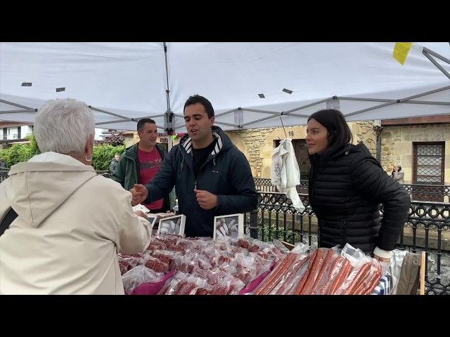 Lehen sektorearekin urteroko hartu-emana izan dute antzuolarrek San Isidro azokan bideoaren irudi txikia