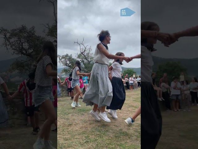 Dantza eta jolas artean ospatu dute 'La Blanca' Llantenoko bizilagunek bideoaren irudi txikia