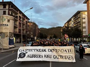 Kiñu Gaztetxearen aldeko manifestazinoa bideoaren irudi txikia