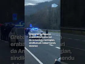 Eskualdeko errepide nagusia moztu dute Tubos Reunidoseko langileek edukiaren irudi txikia