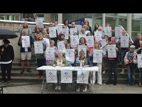 26/10/16 Donostialdeako Osasungintza Publikoaren Aldeko Herri Plataformaren agerraldia edukiaren irudi txikia