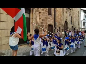 Haurren danborrada Seguran edukiaren irudi txikia