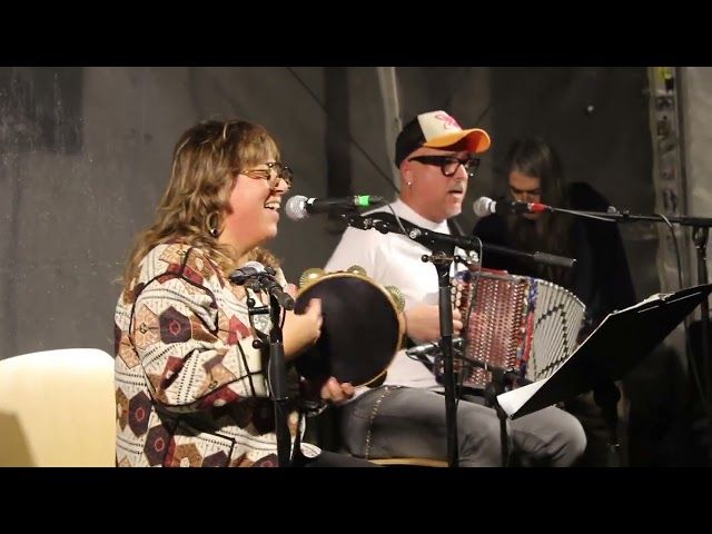 25/01/11 Udazkeneko Dantzari eta Trikiti Topafesta: erromeria Kalezarren bideoaren irudi txikia