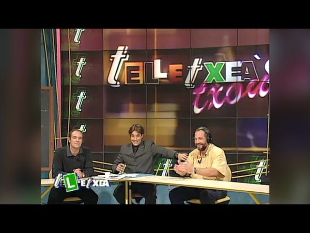 Sebastian Lizaso eta Andoni Egaña elkarren arteko galderak erantzuten (TELLETXEA'S TXOU, 1998) bideoaren irudi txikia