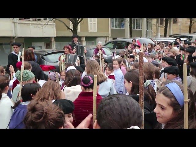 26/02/04 Agate Deunaren bezpera: Udarregi ikastolako LH-koen kalejira bideoaren irudi txikia