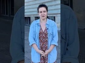 Uxue Arzelusen kritika | 'Coward' eta 'Seis meses en el edificio rosa con azul' edukiaren irudi txikia